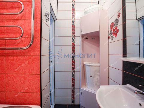 3-komnatnaya-ul-vyatskaya-d-3 фото