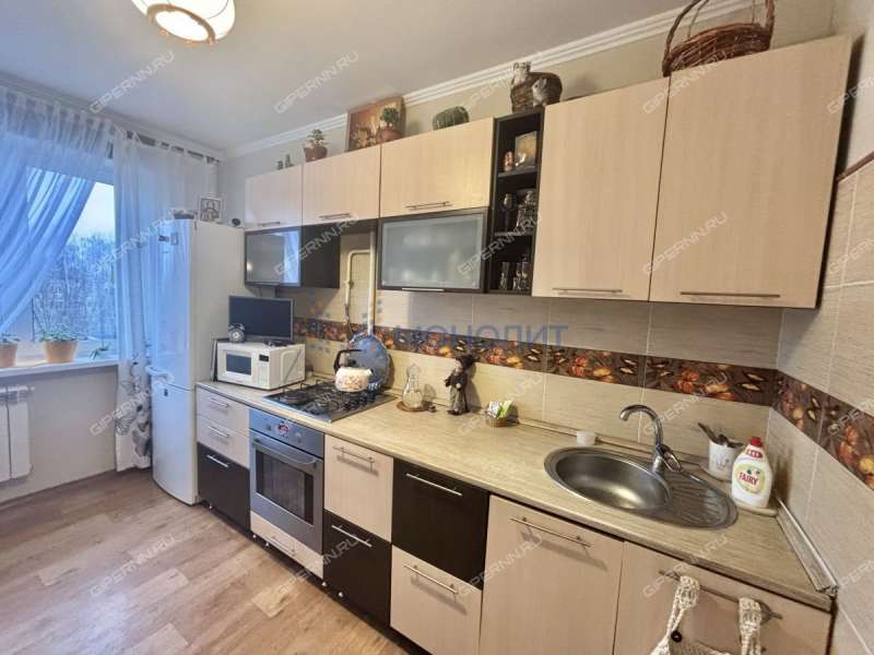 трёхкомнатная квартира на улице Верхнепечёрская дом 5