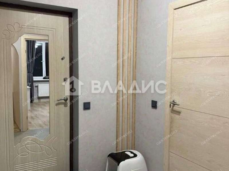 однокомнатная квартира на улице Июльских Дней дом 1 к1