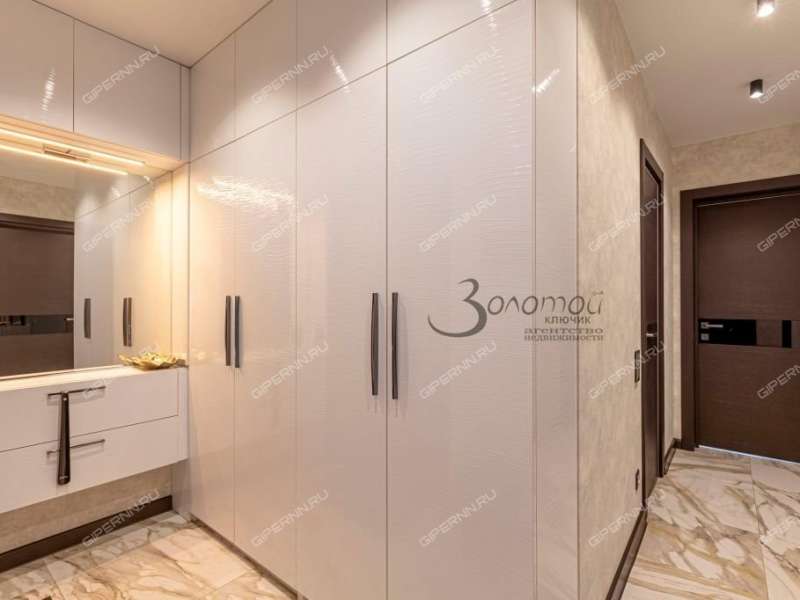 трёхкомнатная квартира на бульваре 60-летия Октября дом 21 к1