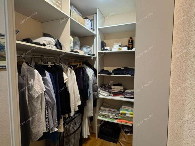 трёхкомнатная квартира на проспекте Кирова дом 6