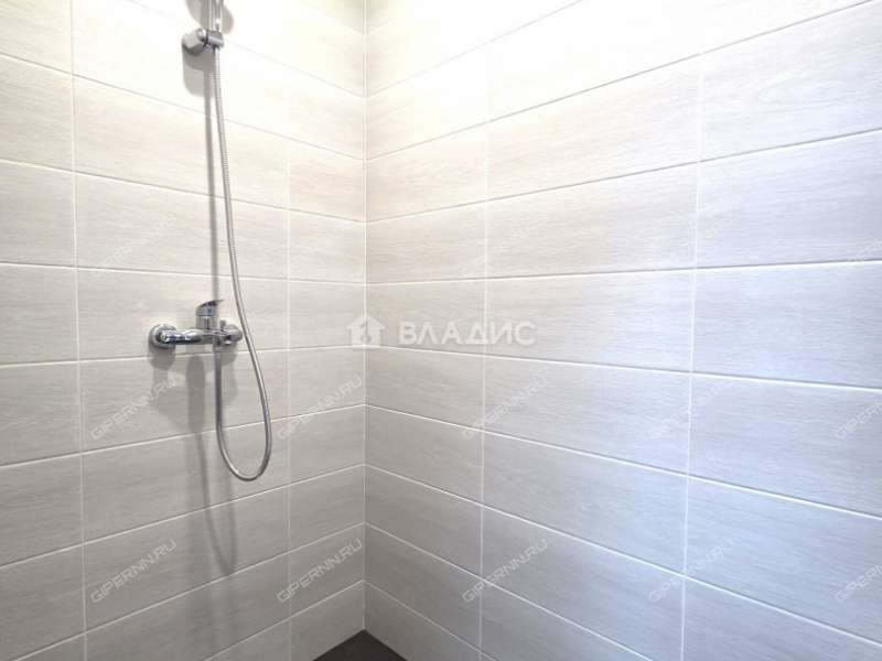 здание под офис, торговую площадь на улице Ларина