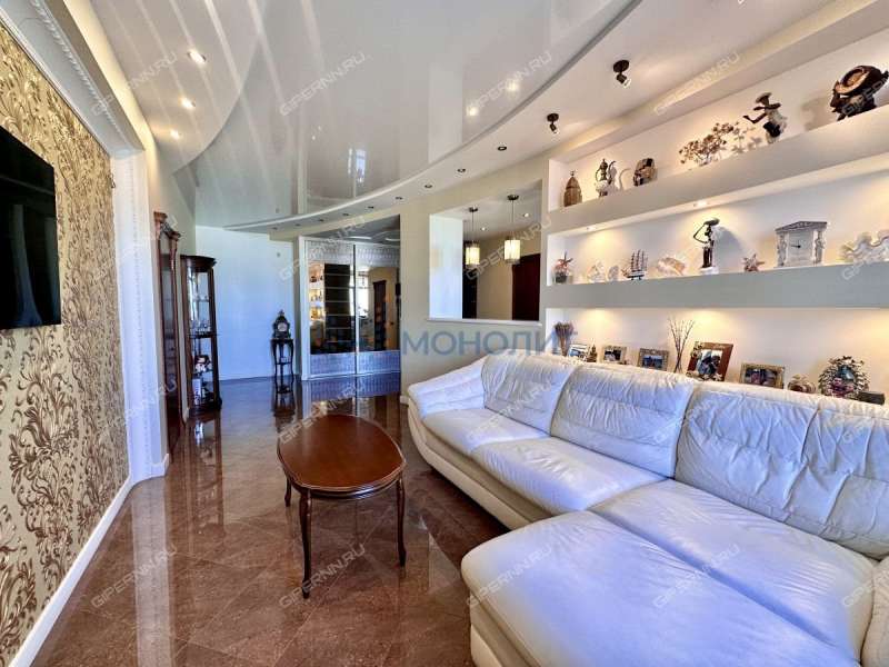 трёхкомнатная квартира на улице Короленко дом 19б