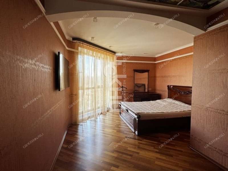 трёхкомнатная квартира на Лукерьинской улице дом 5 город Кстово