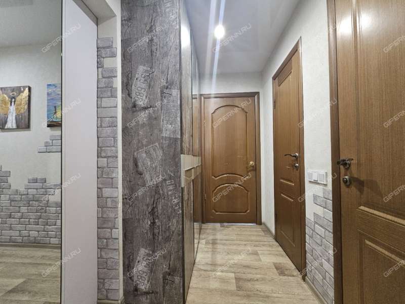 трёхкомнатная квартира на улице Карла Маркса дом 18
