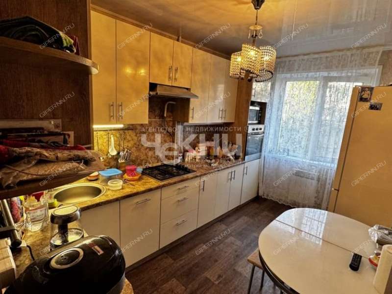 трёхкомнатная квартира на улице Карла Маркса дом 18