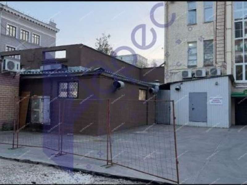 здание под торговую площадь на улице Коминтерна
