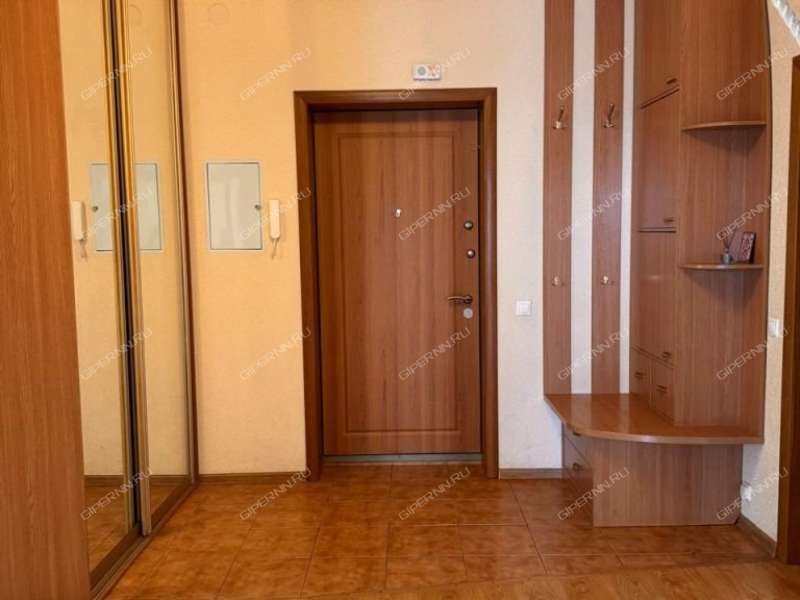 трёхкомнатная квартира на улице Белинского дом 64