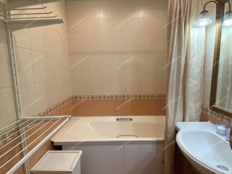 двухкомнатная квартира на улице Родионова дом 165 к1