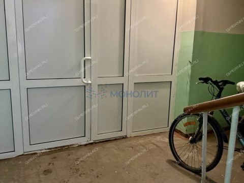 4-komnatnaya-ul-strokina-d-18 фото