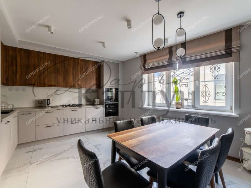 четырёхкомнатная квартира на улице Октябрьской Революции дом 45