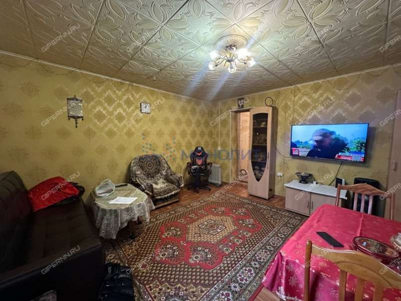 дом на -