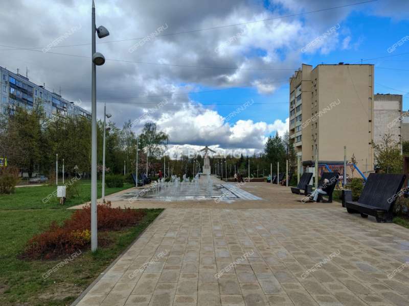 здание под офис, торговую площадь на улице Баранова