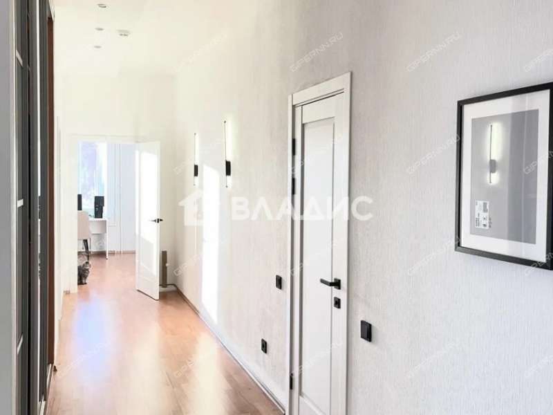 трёхкомнатная квартира на Кстовской улице дом 5 город Кстово