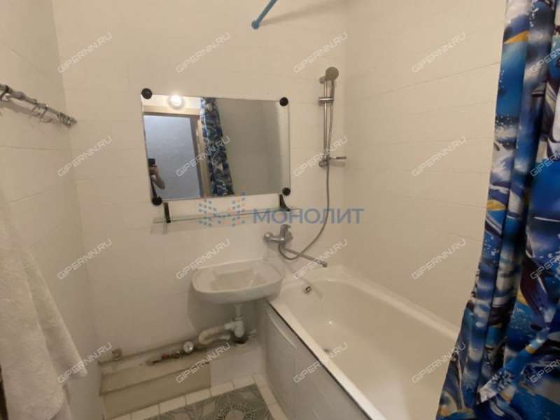 трёхкомнатная квартира на проспекте Кирова дом 8