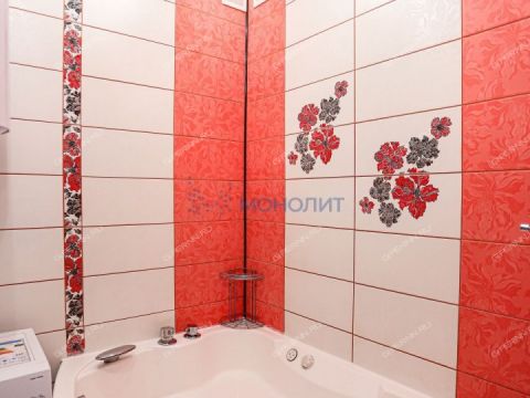 3-komnatnaya-ul-vyatskaya-d-3 фото