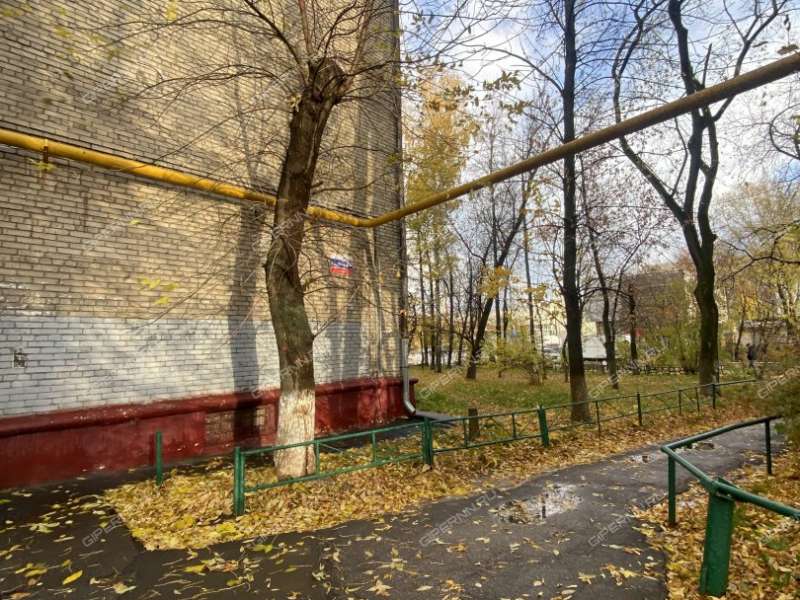 трёхкомнатная квартира в переулке Райниса дом 1