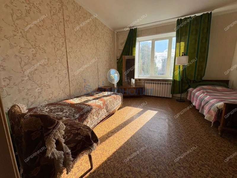 трёхкомнатная квартира на улице Героя Безрукова дом 8