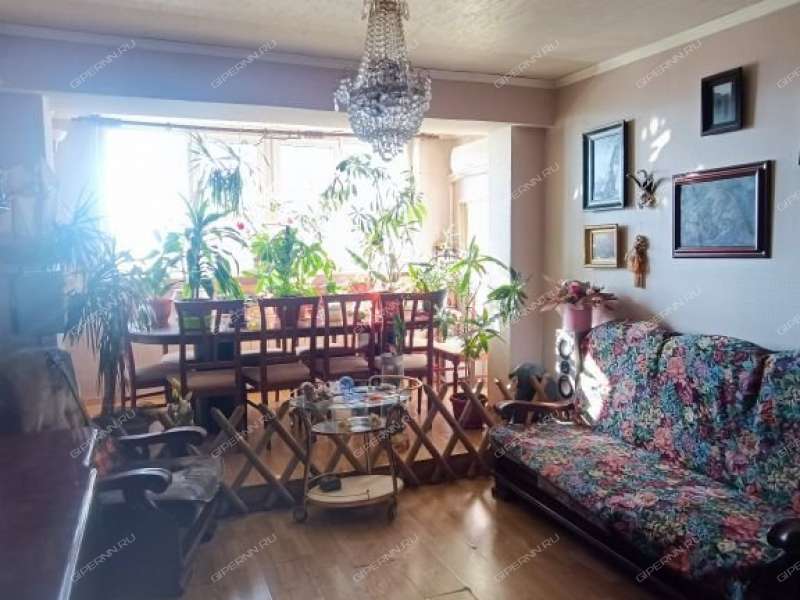 трёхкомнатная квартира на улице Карла Маркса дом 32