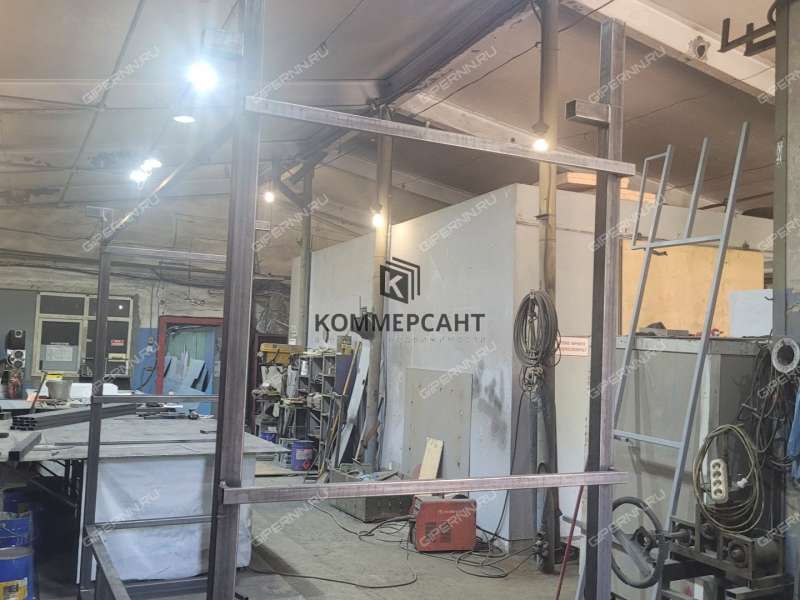 здание под офис, торговую площадь на улице Юлиуса Фучика