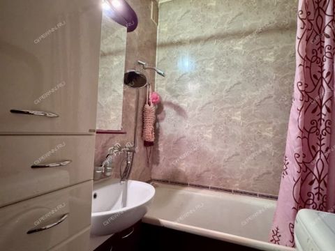 3-komnatnaya-ul-strokina-d-19 фото