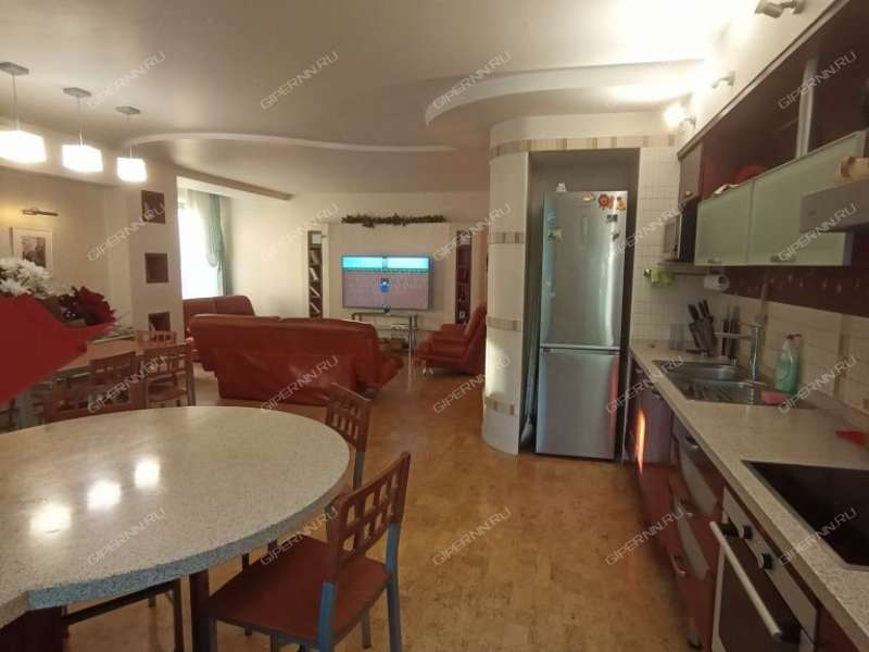 трёхкомнатная квартира на улице Максима Горького дом 232