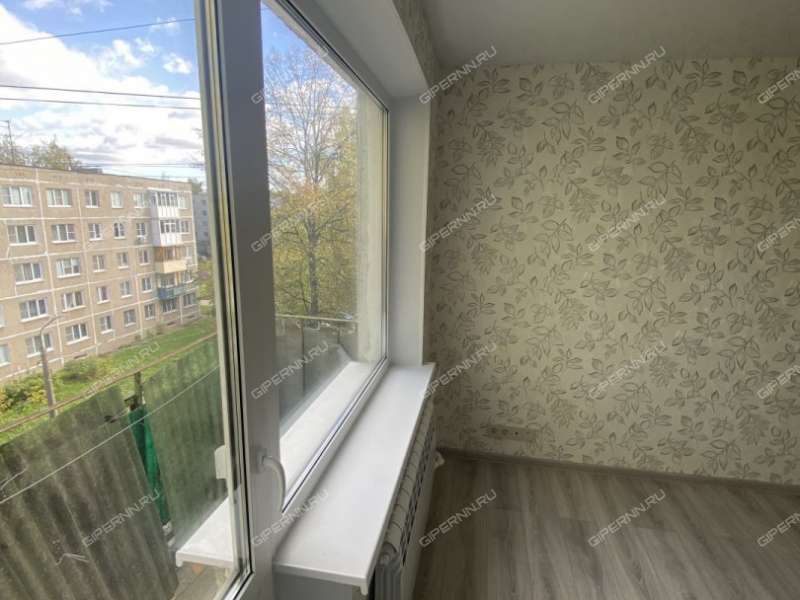 трёхкомнатная квартира в 3-м микрорайоне дом 16 город Кстово