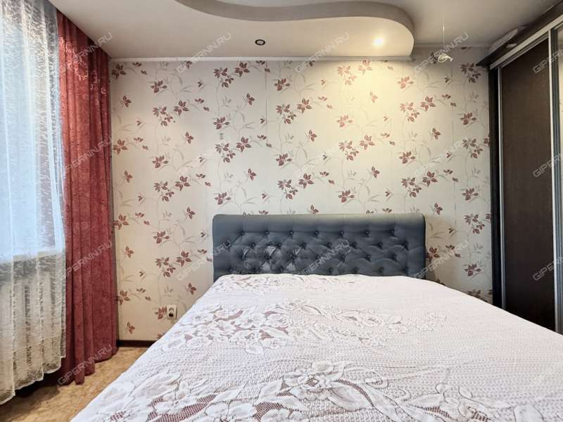 трёхкомнатная квартира на улице Политбойцов дом 12