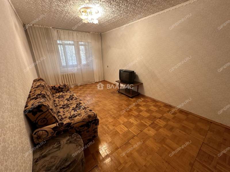 трёхкомнатная квартира на улице Верхнепечёрская дом 4