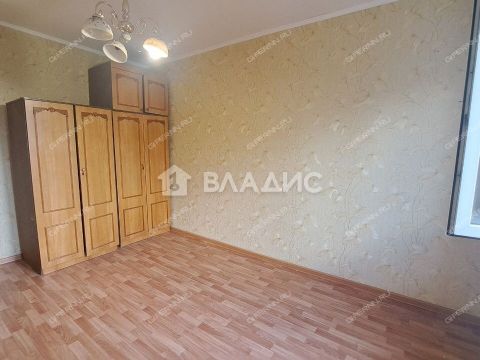 4-komnatnaya-ul-krasnodoncev-d-19 фото