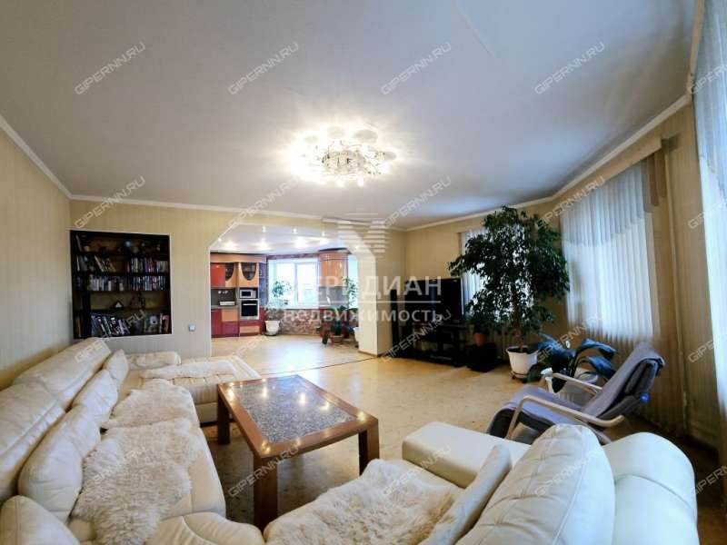 трёхкомнатная квартира на улице Ленина дом 161/2 город Бор