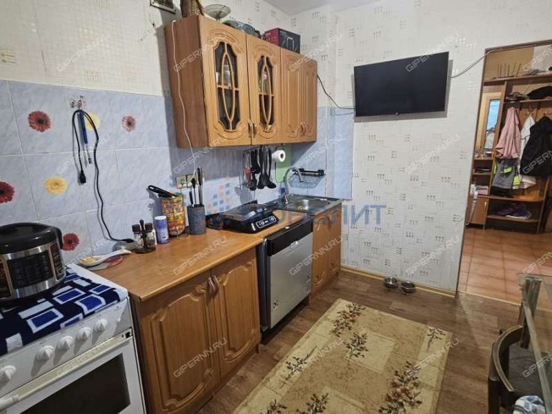 трёхкомнатная квартира на улице Александра Хохлова дом 21