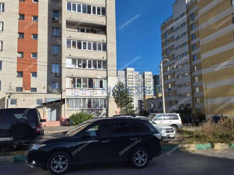трёхкомнатная квартира на Вятской улице дом 3