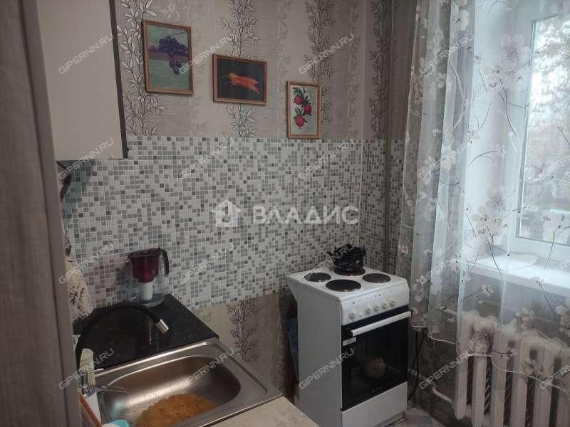 трёхкомнатная квартира на шоссе Жиркомбината дом 10