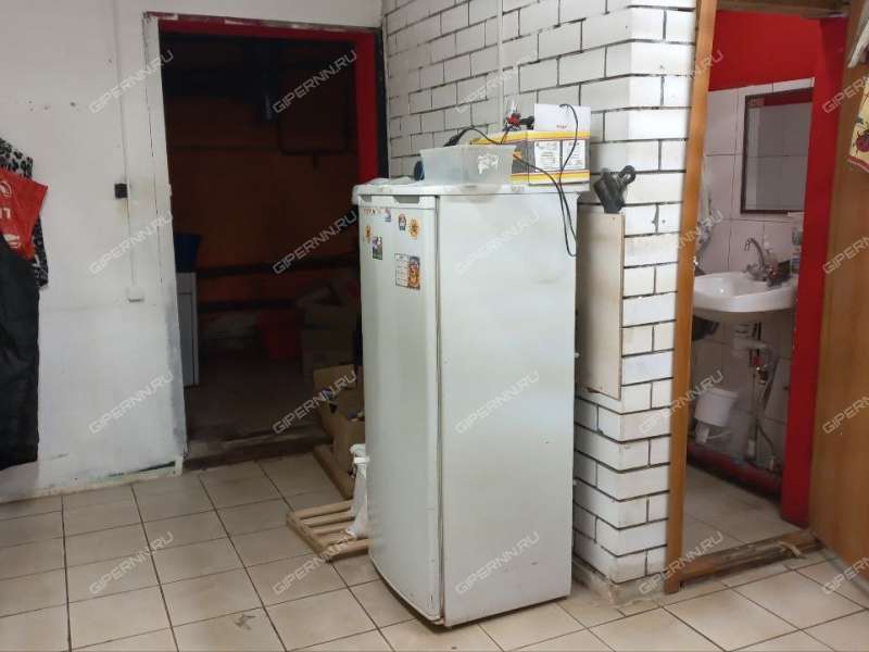 помещение под торговую площадь на Центральной улице село Каменки