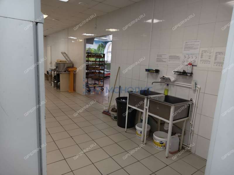 помещение под помещение свободного назначения, торговую площадь на Советской площади город Балахна