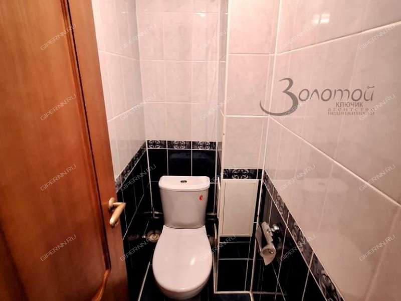 трёхкомнатная квартира на улице Красных Зорь дом 11