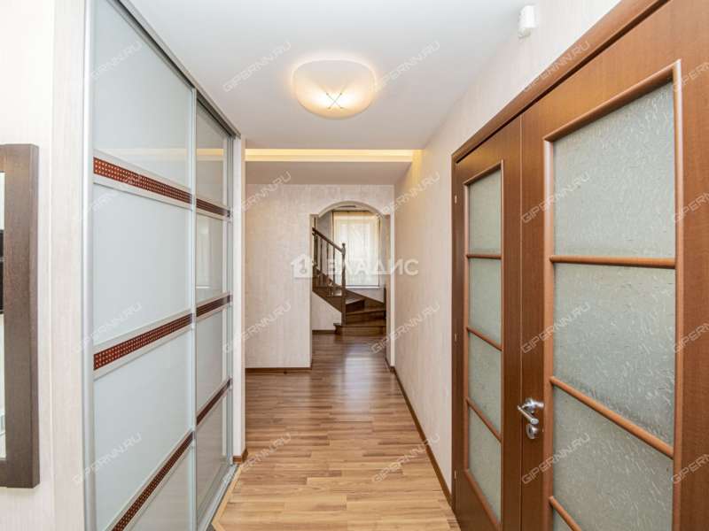 четырёхкомнатная квартира на улице Максима Горького дом 50