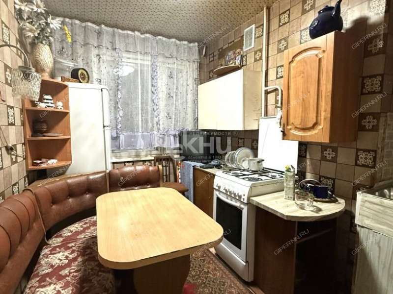 трёхкомнатная квартира в 6-м микрорайоне дом 19