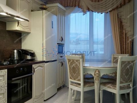 3-komnatnaya-ul-verhnepecherskaya-d-8 фото