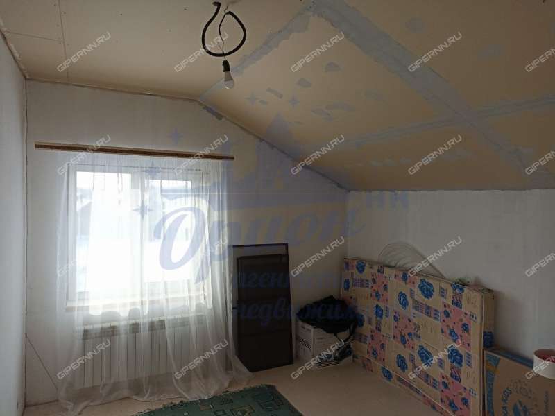 дом на Центральной улице село Криуша