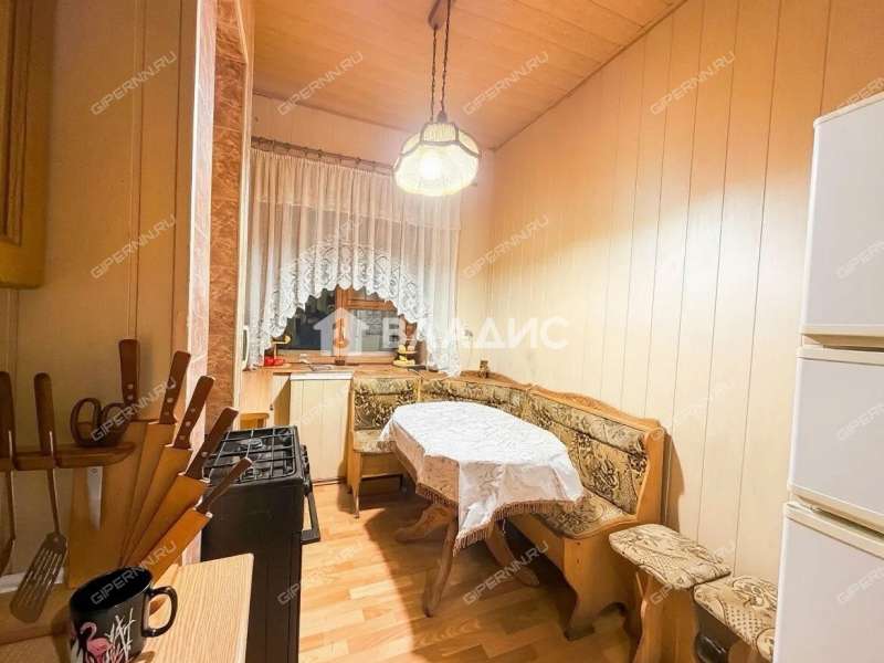 трёхкомнатная квартира на улице Искры дом 43